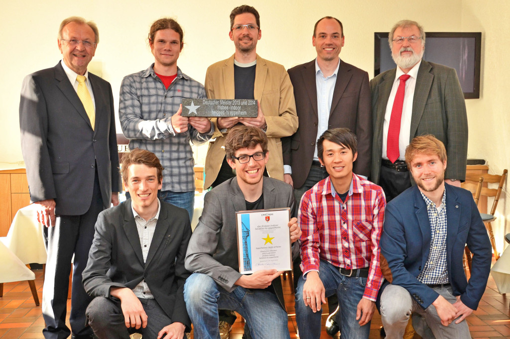 TVE "Heidees" wurden zum dritten Mal deutscher Hallenmeister - Meisterschaftsfeier mit Bürgermeister Dieter Möhrlein und Vereinsvorstand Claus Reske im April 2014